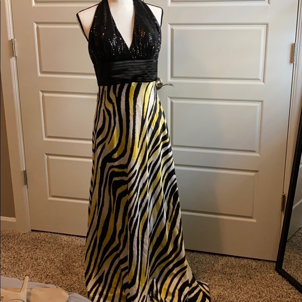 Beautiful Formal/Prom Halter Top Dress